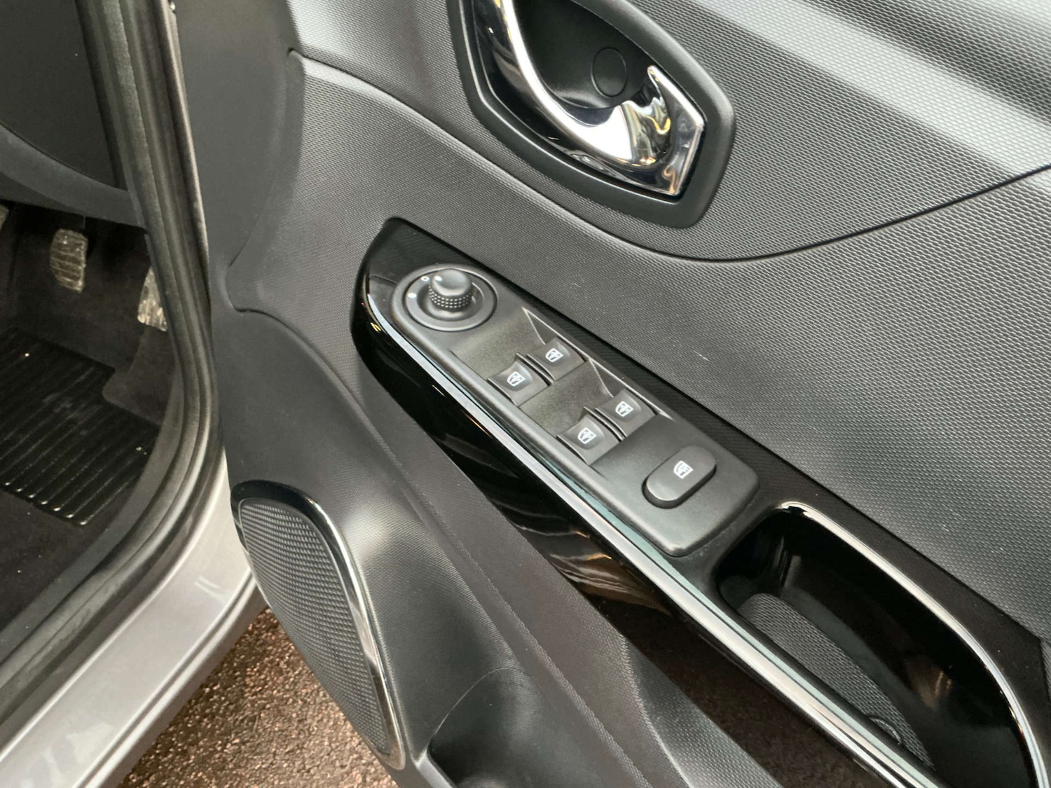 Used Renault Captur 2015 for sale - 76504453: Photo 31