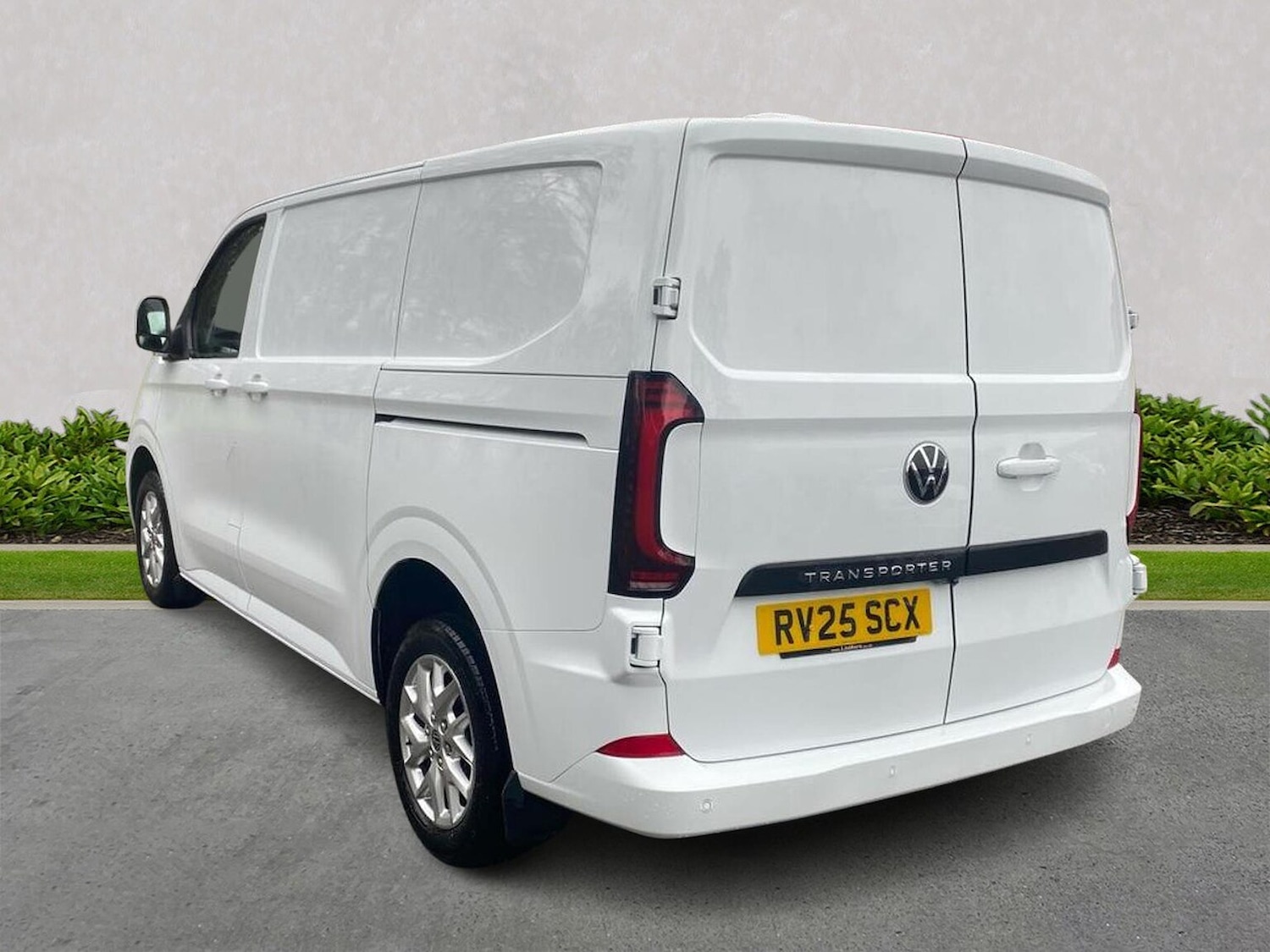 Used Volkswagen Transporter 2025 for sale - 77629336: Photo 2