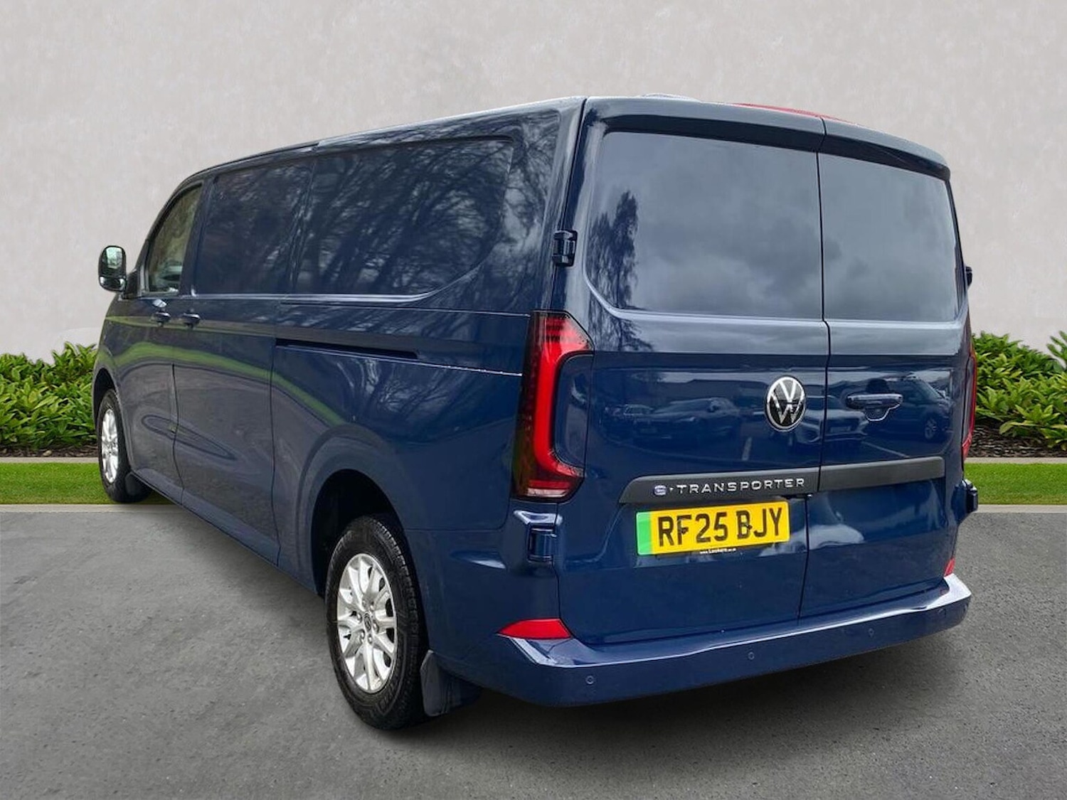 Used Volkswagen Transporter 2025 for sale - 77916158: Photo 2