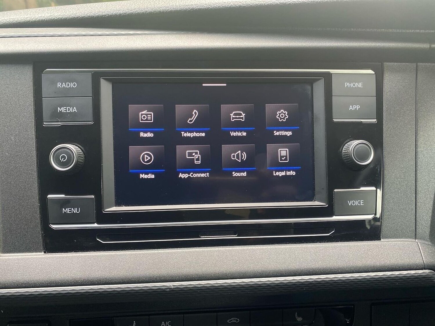 Used Volkswagen Transporter 2024 for sale - 77487496: Photo 11