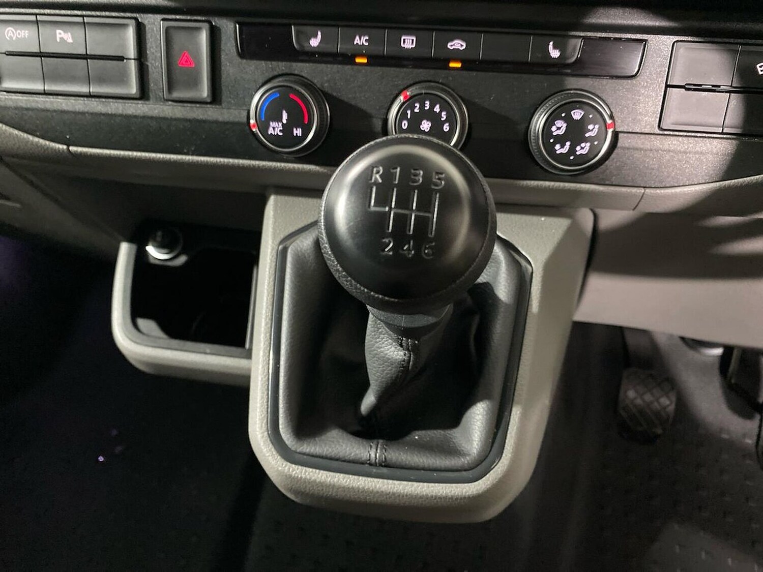 Used Volkswagen Transporter 2024 for sale - 77487555: Photo 13