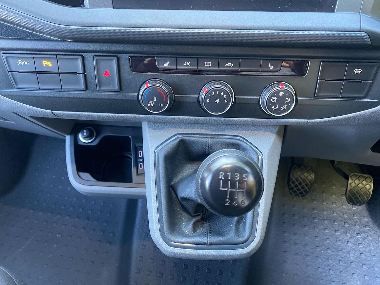 Used Volkswagen Transporter 2024 for sale - 76127202: Photo 13