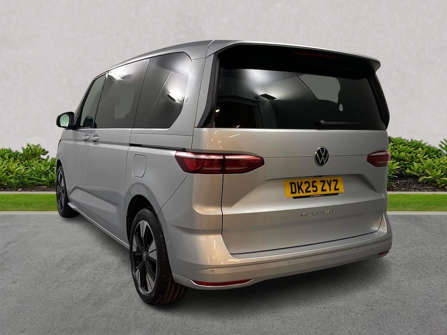 Used Volkswagen Multivan 2025 for sale - 77901620: Photo 2