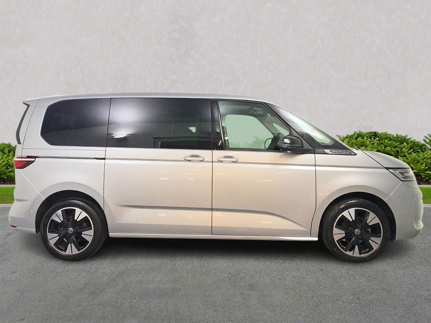 Used Volkswagen Multivan 2025 for sale - 77901620: Photo 3