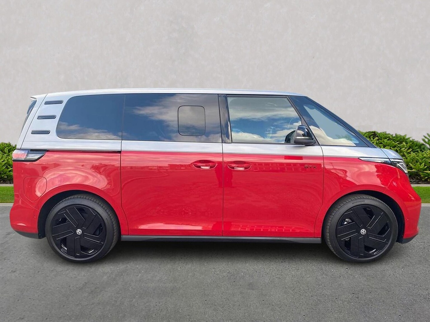 Used Volkswagen ID.Buzz 2025 for sale - 77487503: Photo 3