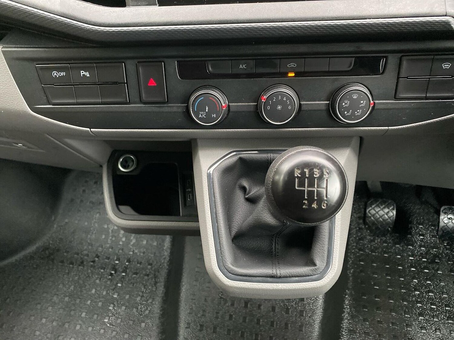 Used Volkswagen Transporter 2023 for sale - 77487492: Photo 13