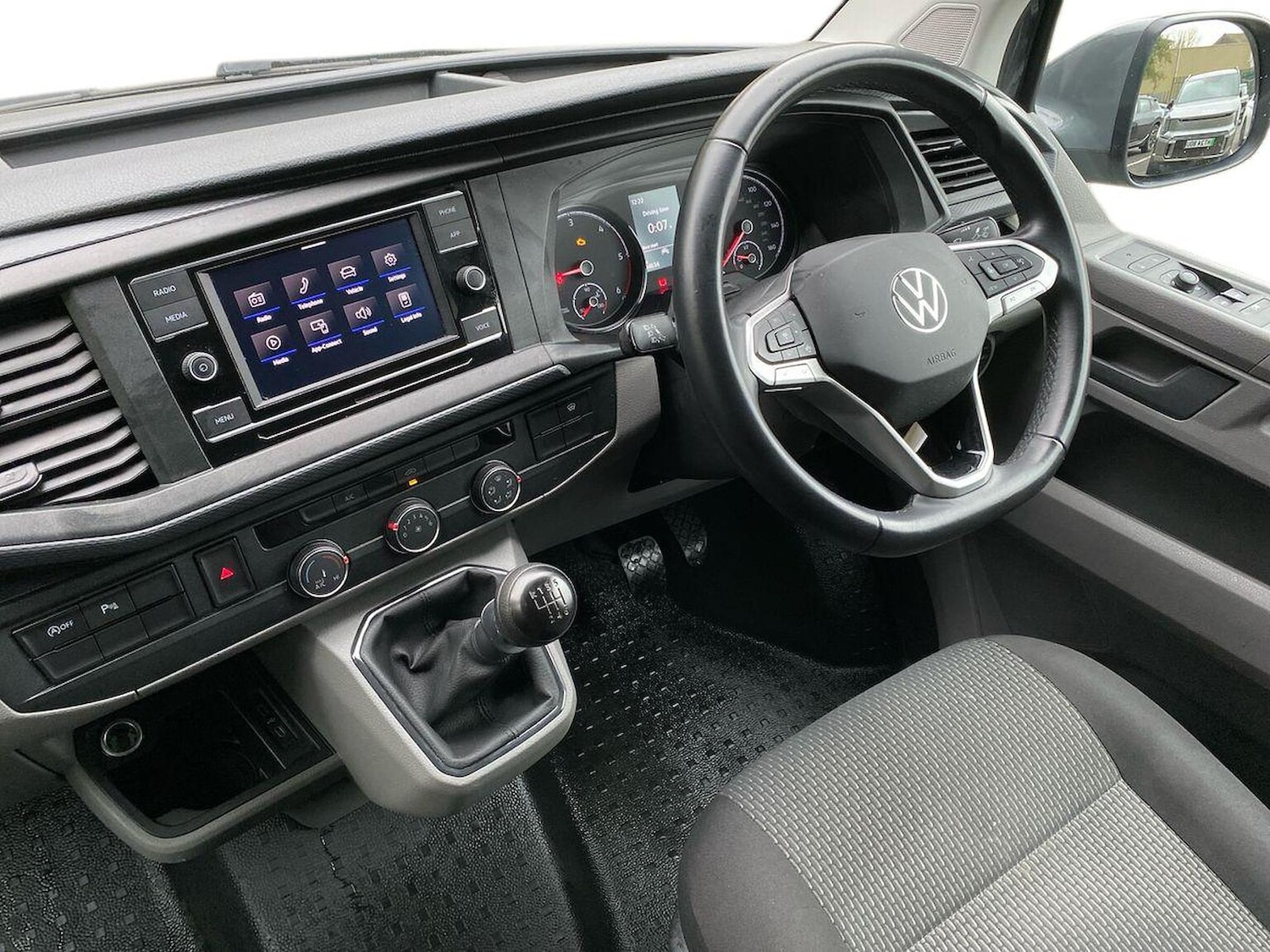Used Volkswagen Transporter 2023 for sale - 77487492: Photo 7
