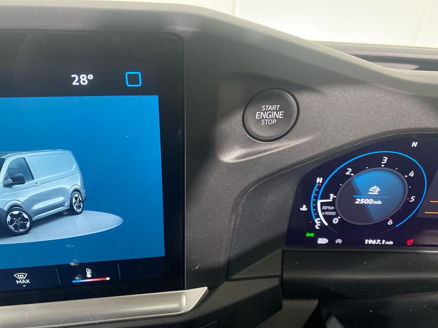 Used Volkswagen Transporter 2025 for sale - 76963567: Photo 37