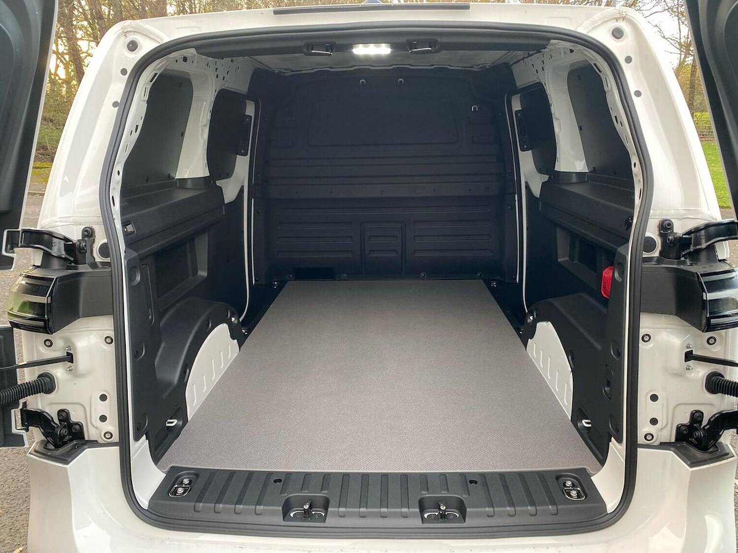 Used Volkswagen ID.Buzz 2025 for sale - 77487419: Photo 17