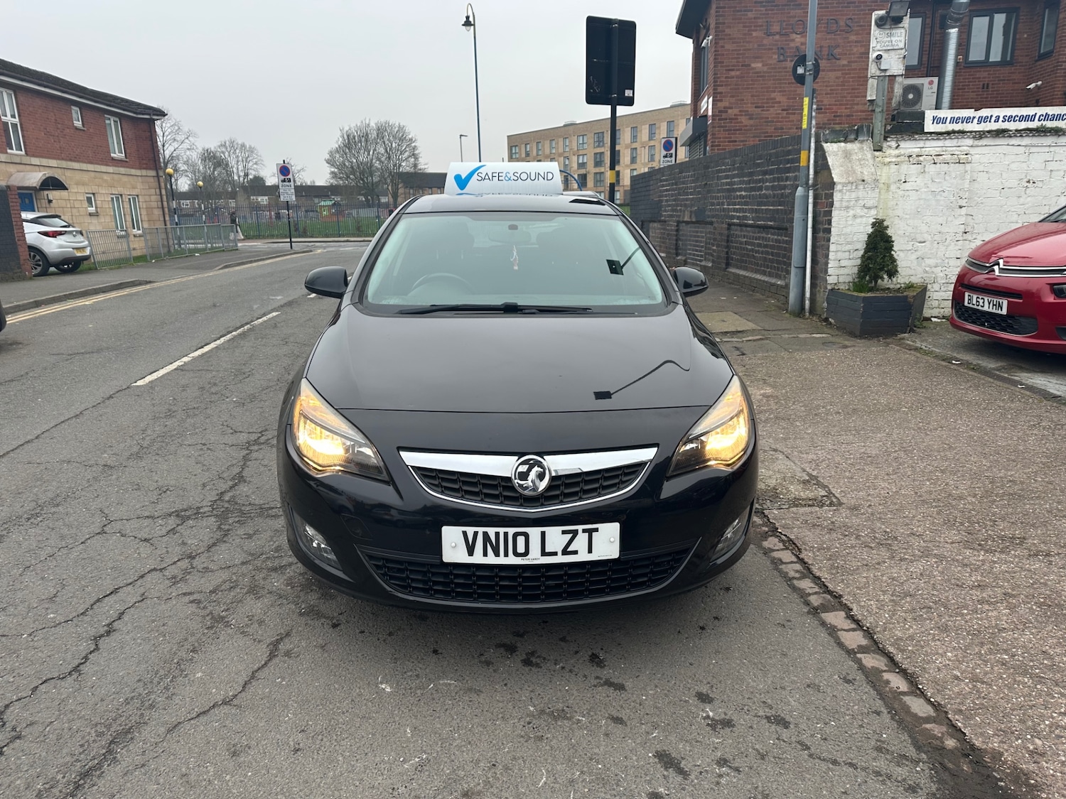 Used Vauxhall Astra 2010 for sale - 77798682: Photo 2