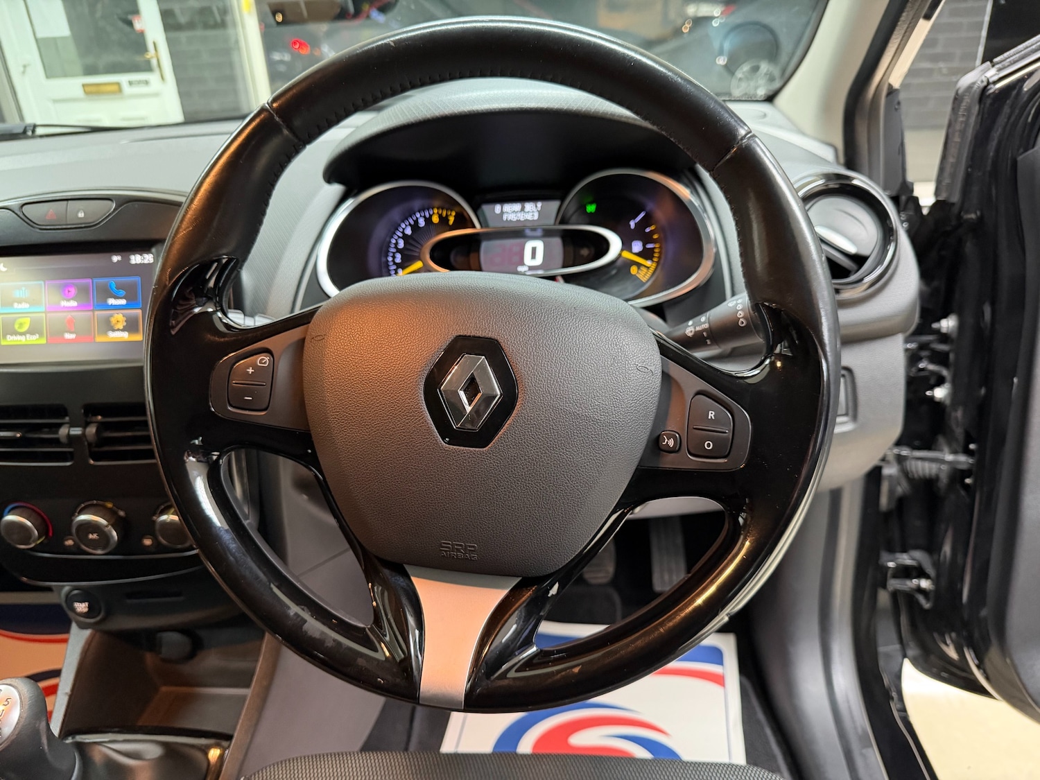 Used Renault Clio 2015 for sale - 77622770: Photo 10