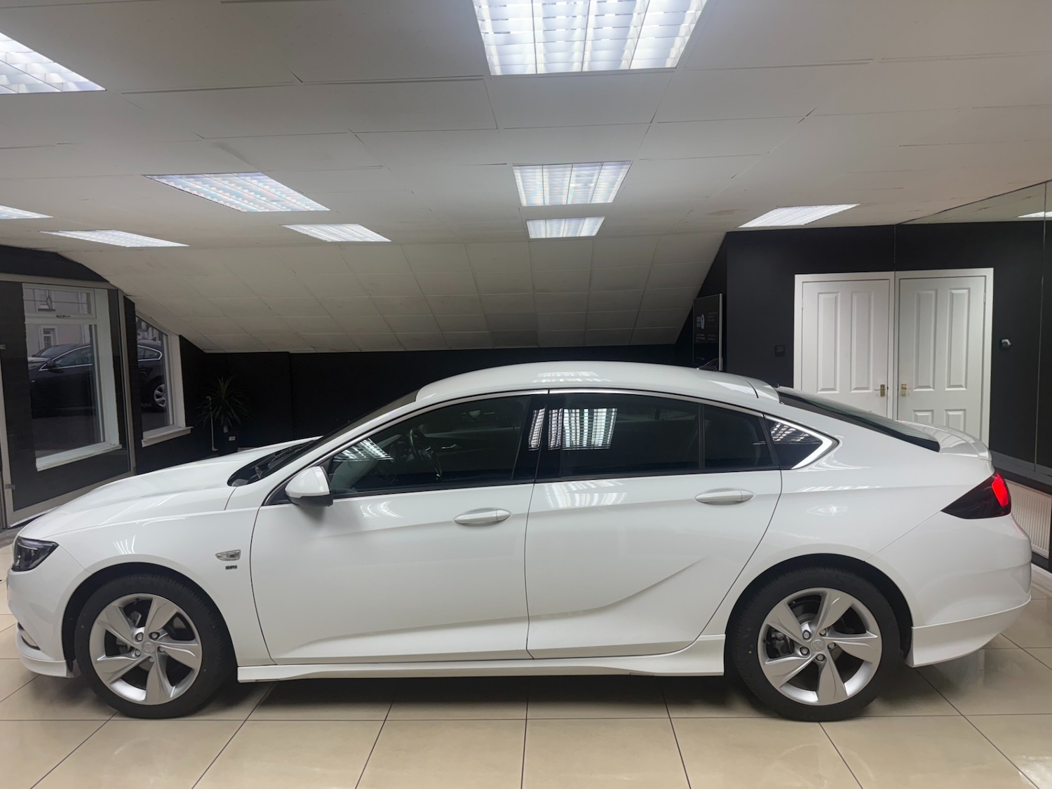 Used Vauxhall Insignia 2019 for sale - 76508083: Photo 4