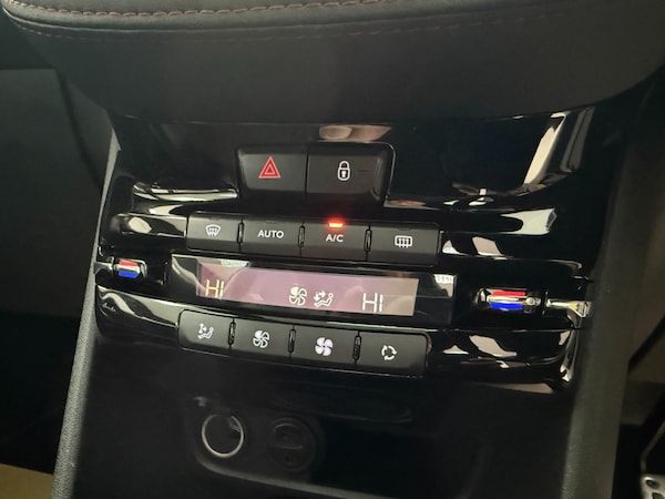 Used Peugeot 208 2016 for sale - 76222077: Photo 17
