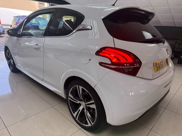 Used Peugeot 208 2016 for sale - 76222077: Photo 6