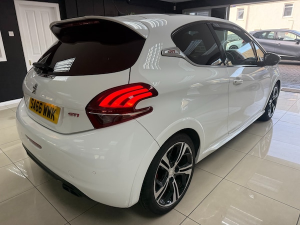 Used Peugeot 208 2016 for sale - 76222077: Photo 8