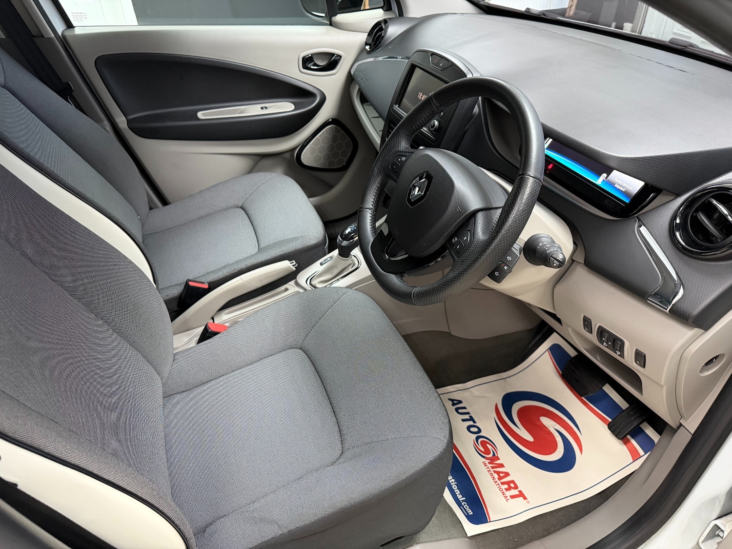 Used Renault Zoe 2016 for sale - 77934229: Photo 10