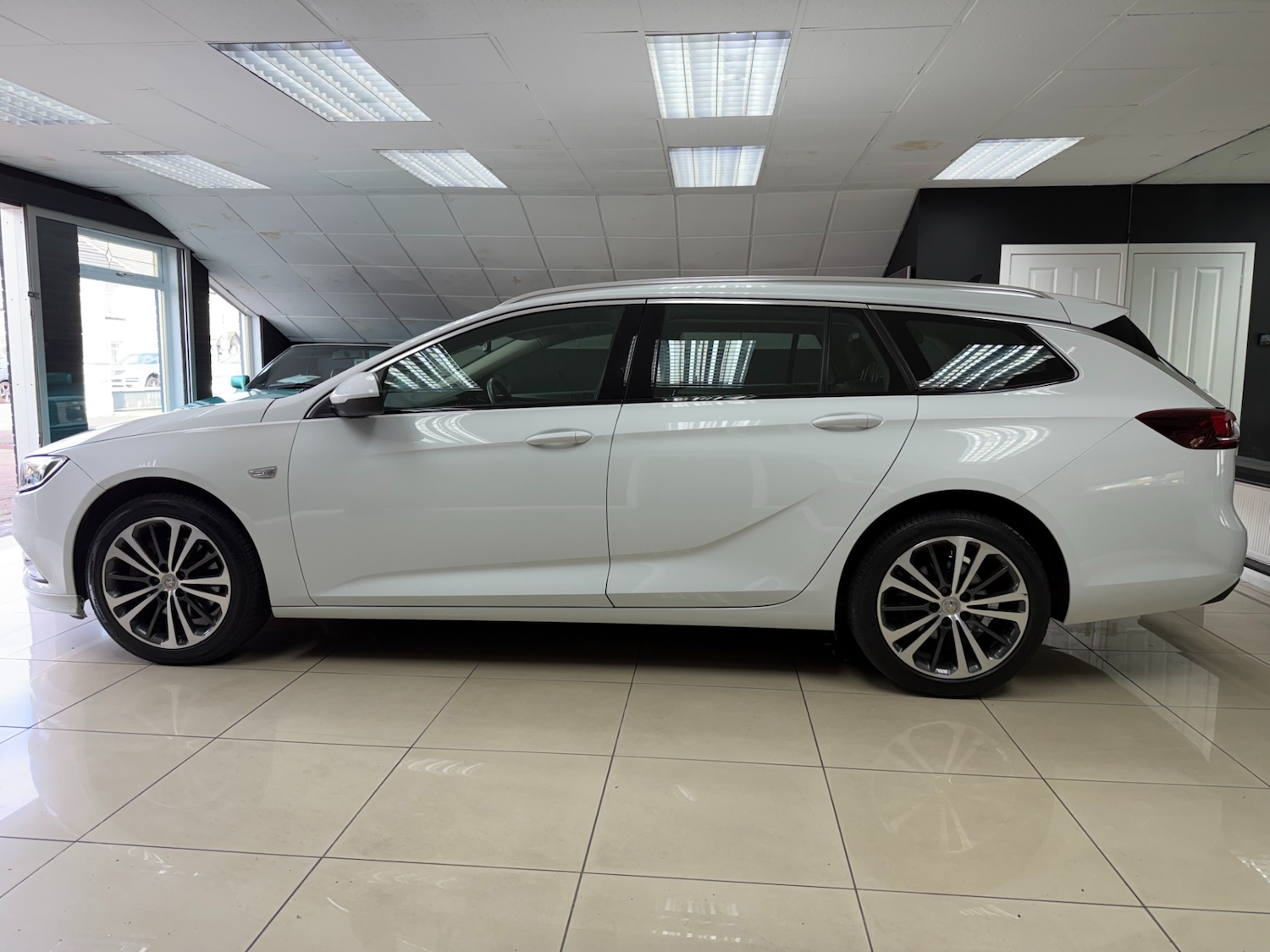 Used Vauxhall Insignia 2019 for sale - 78212236: Photo 5
