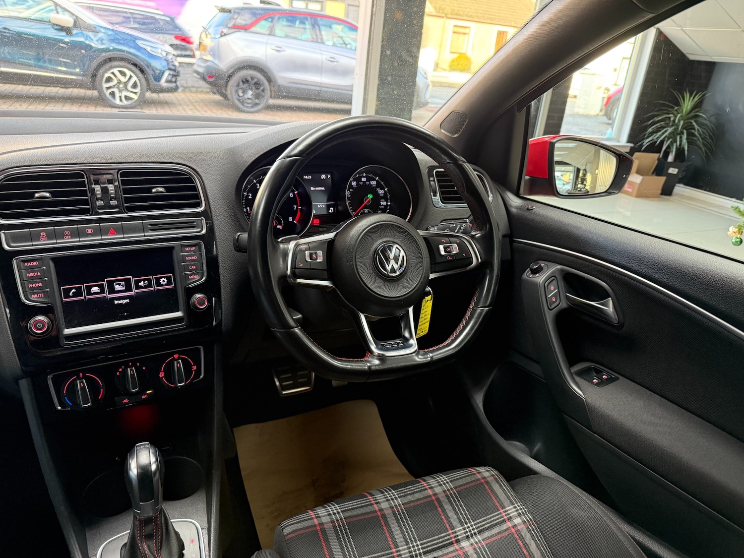 Used Volkswagen Polo 2017 for sale - 77135617: Photo 9