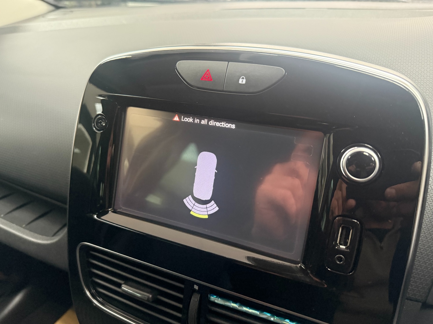 Used Renault Clio 2018 for sale - 76415024: Photo 16