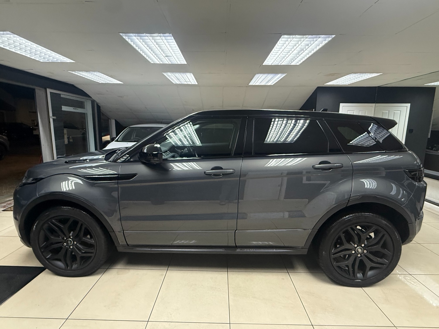 Used Land Rover Range Rover Evoque 2015 for sale - 77228545: Photo 4