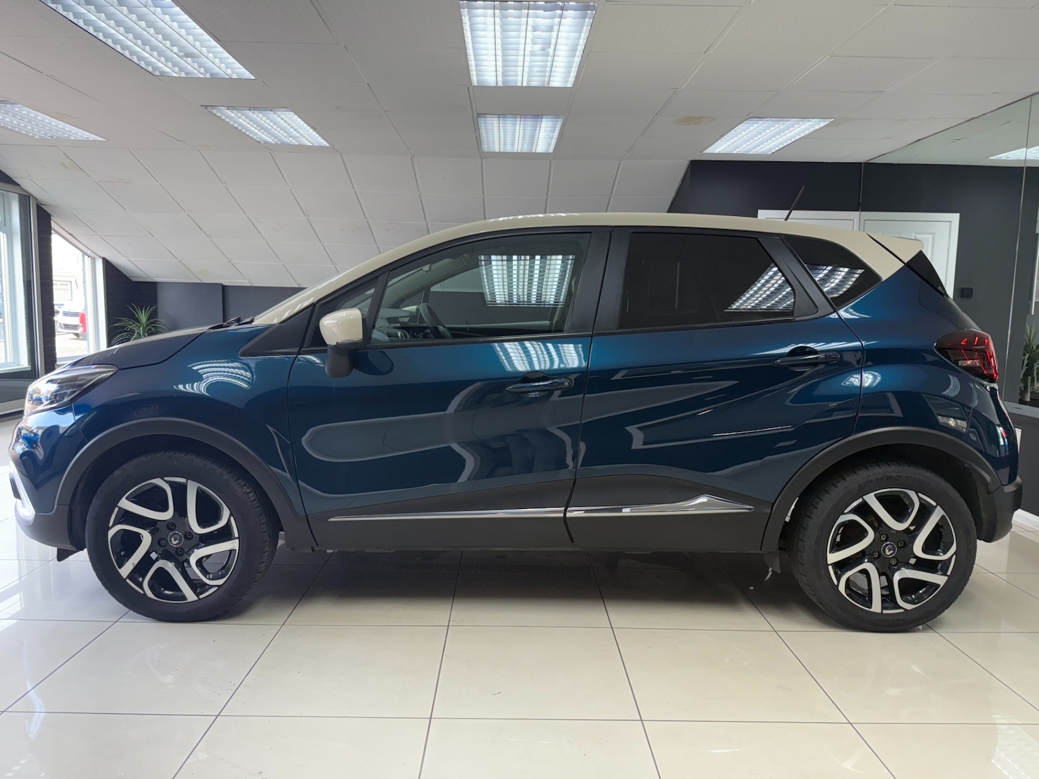 Used Renault Captur 2019 for sale - 77114383: Photo 4