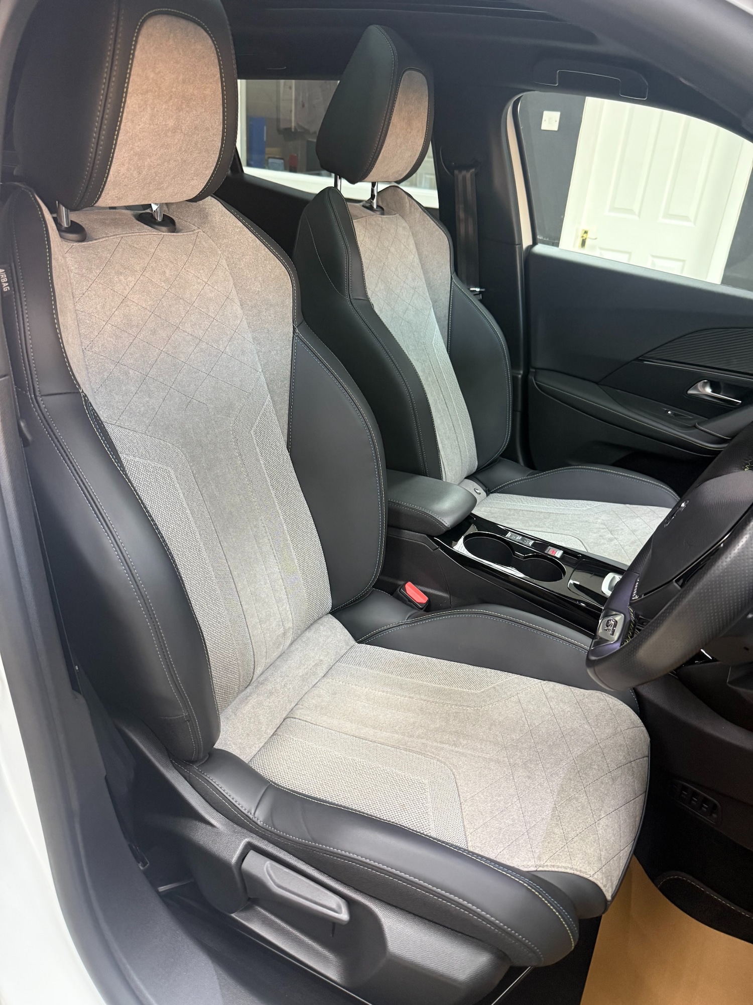 Used Peugeot 2008 2021 for sale - 76379447: Photo 11