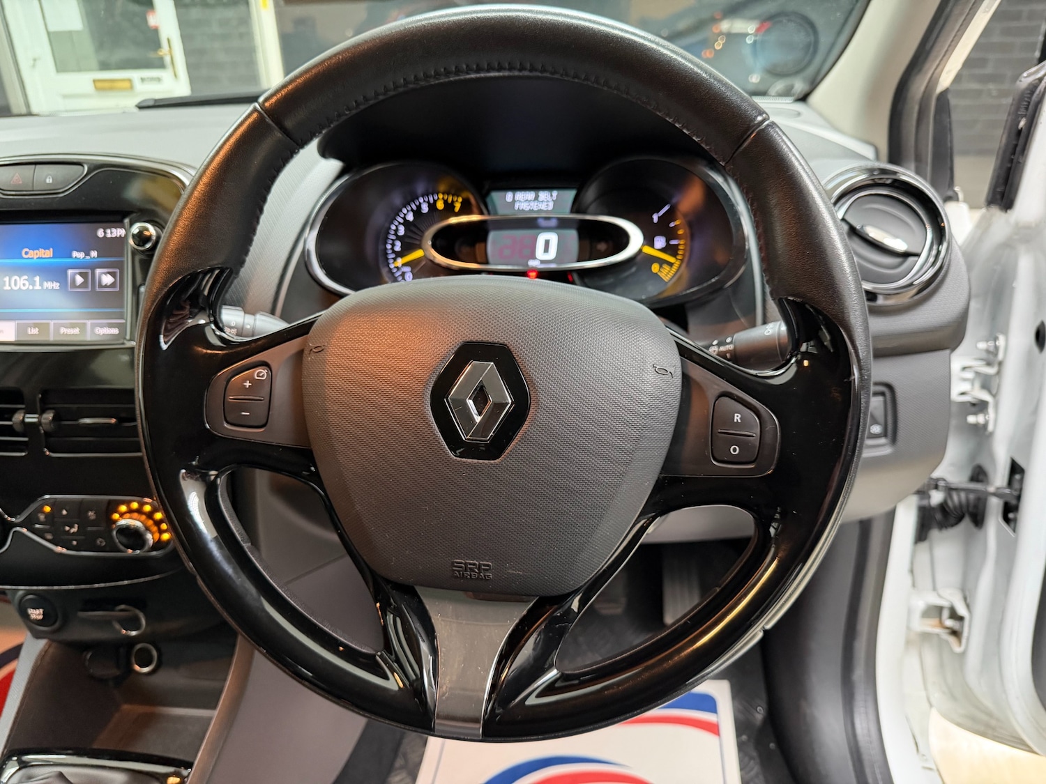 Used Renault Clio 2014 for sale - 77622722: Photo 11