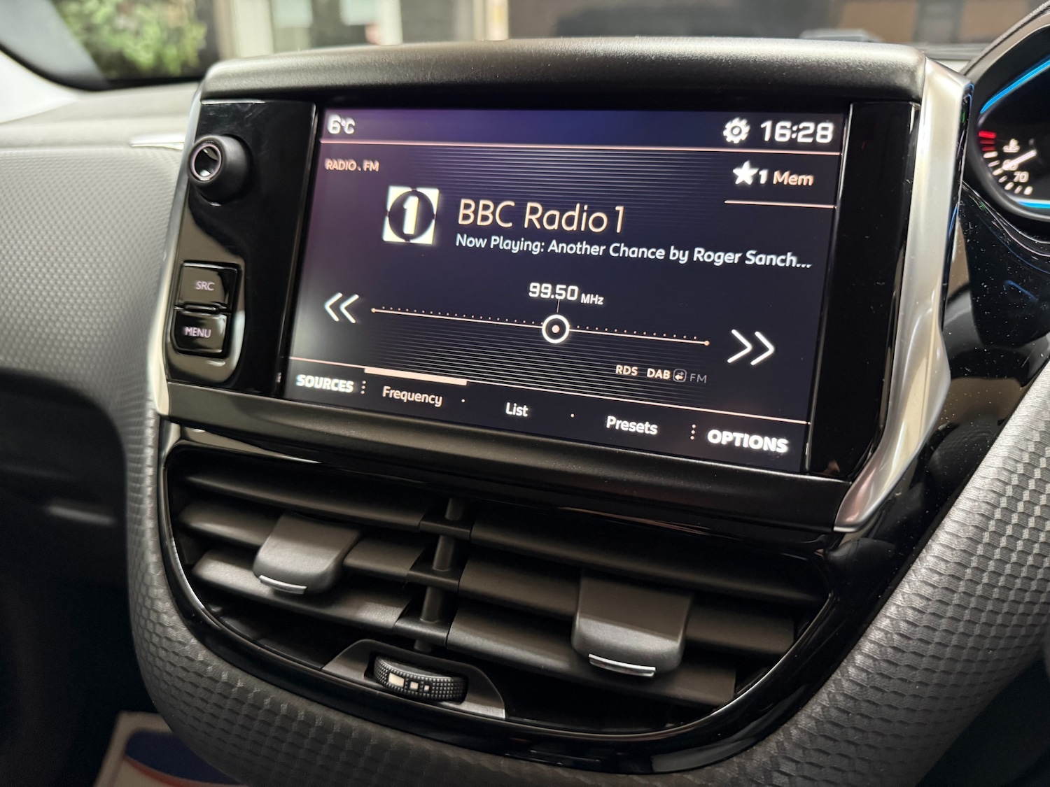 Used Peugeot 2008 2017 for sale - 76750333: Photo 16