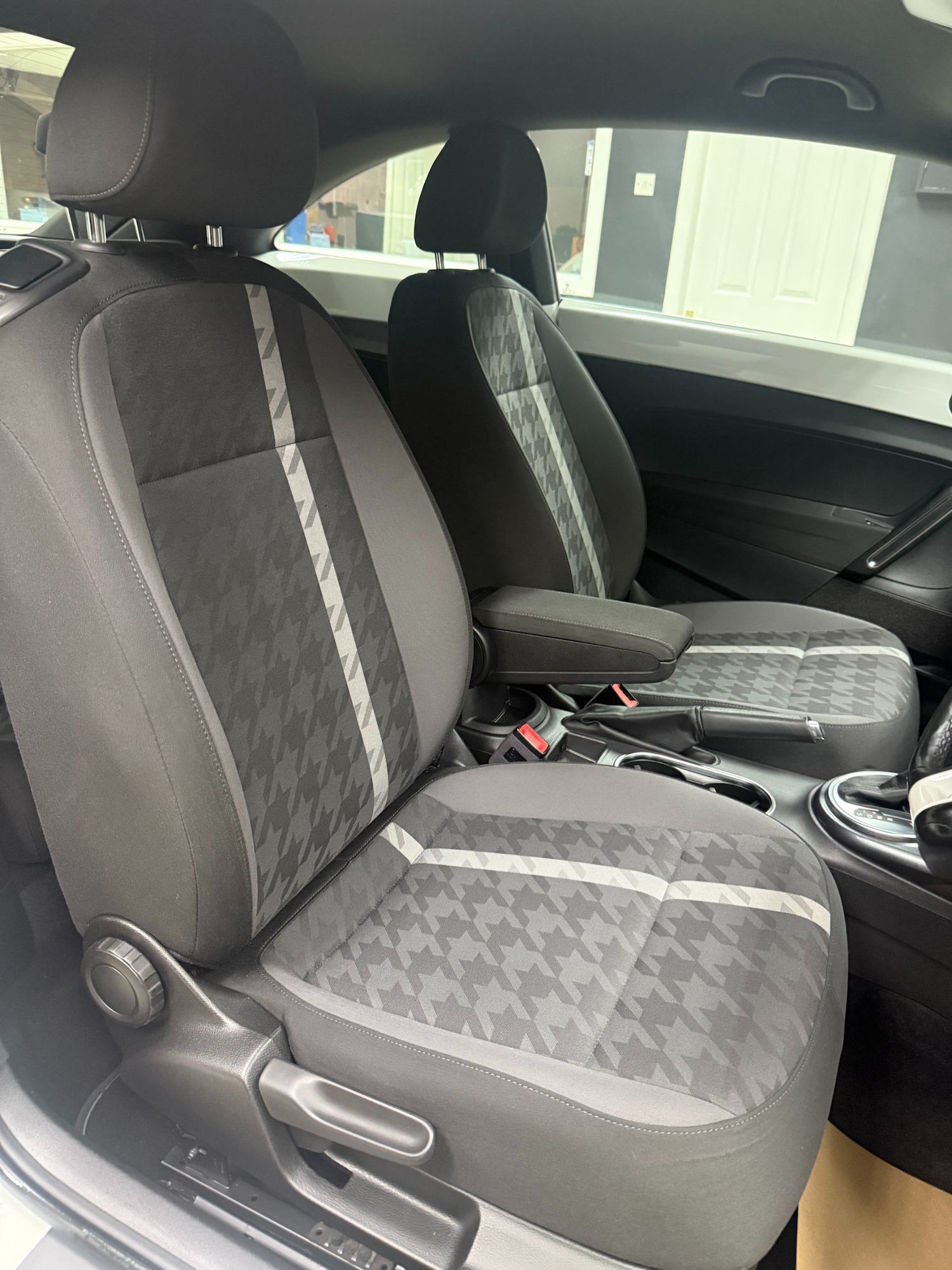 Used Volkswagen Beetle 2018 for sale - 76611679: Photo 10