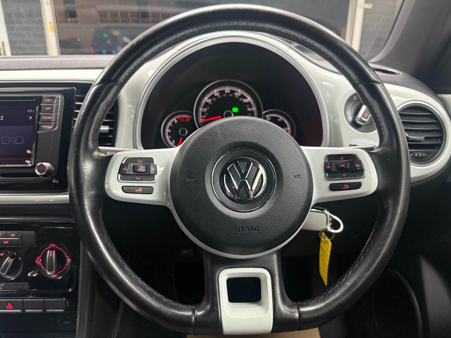 Used Volkswagen Beetle 2018 for sale - 76611679: Photo 11
