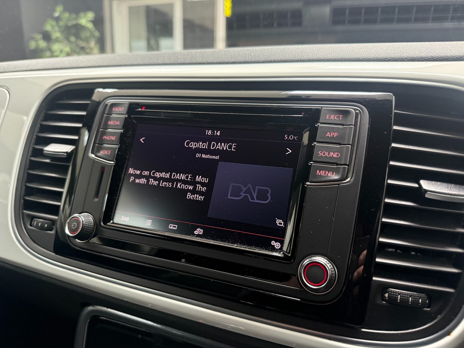 Used Volkswagen Beetle 2018 for sale - 76611679: Photo 13