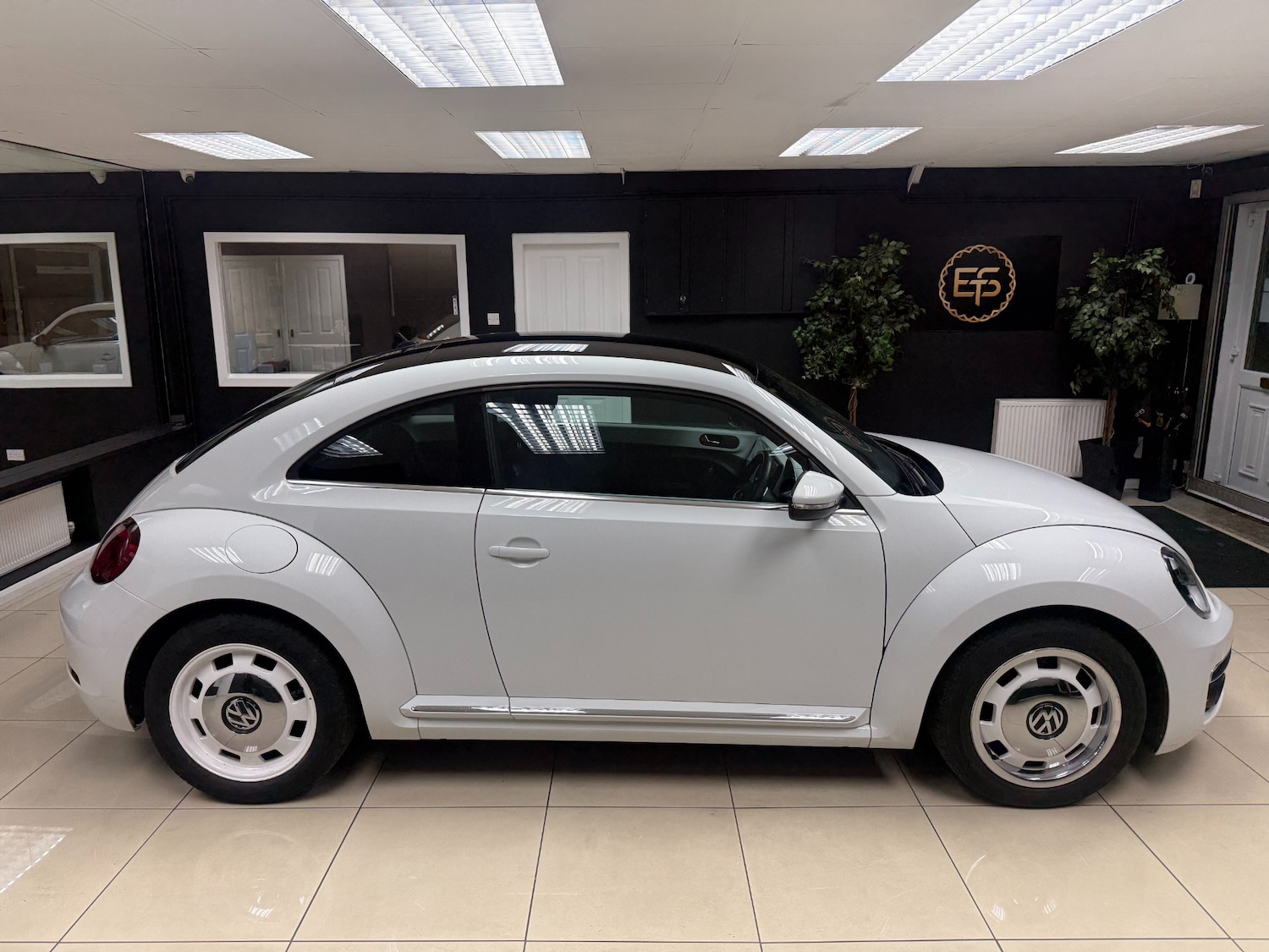 Used Volkswagen Beetle 2018 for sale - 76611679: Photo 5