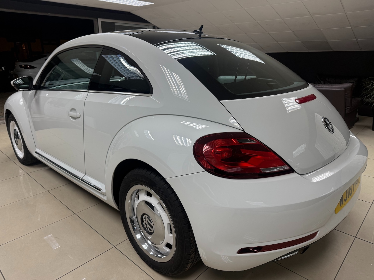Used Volkswagen Beetle 2018 for sale - 76611679: Photo 6