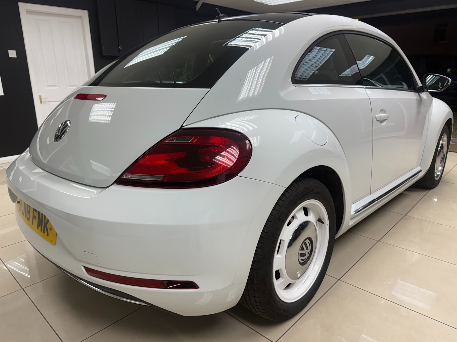 Used Volkswagen Beetle 2018 for sale - 76611679: Photo 8
