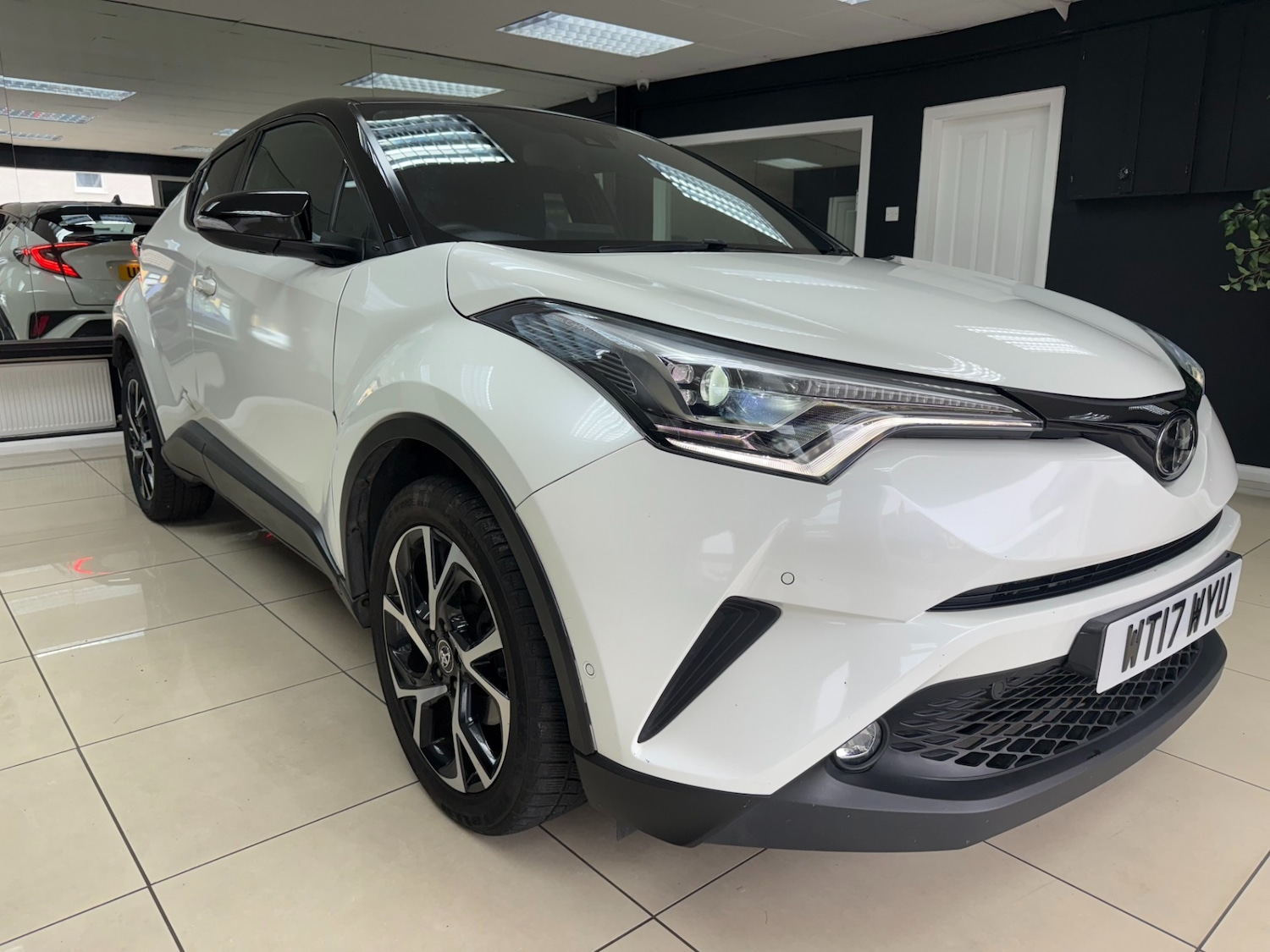 Used Toyota C-HR 2017 for sale - 76310503: Photo 1