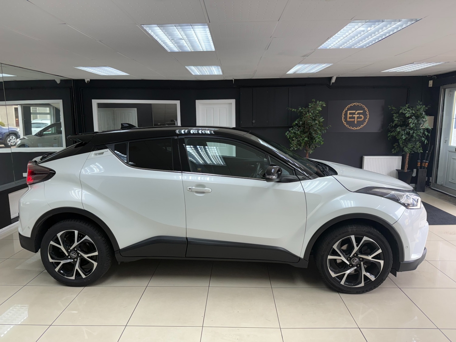Used Toyota C-HR 2017 for sale - 76310503: Photo 5