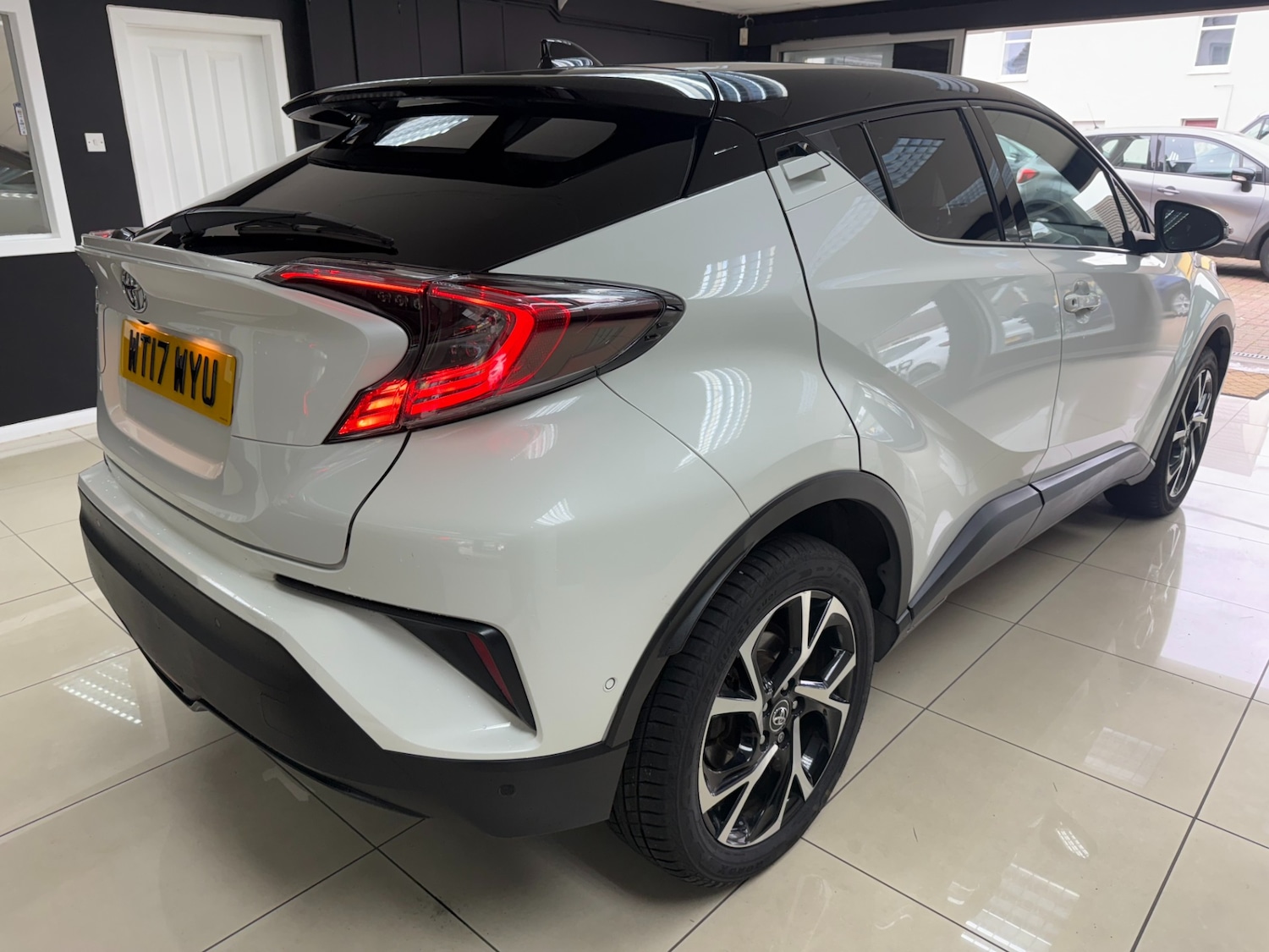 Used Toyota C-HR 2017 for sale - 76310503: Photo 8