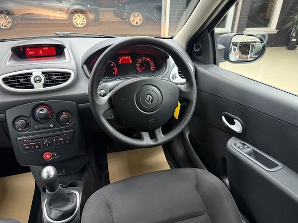 Used Renault Clio 2011 for sale - 76271338: Photo 10