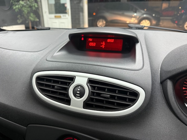Used Renault Clio 2011 for sale - 76271338: Photo 14