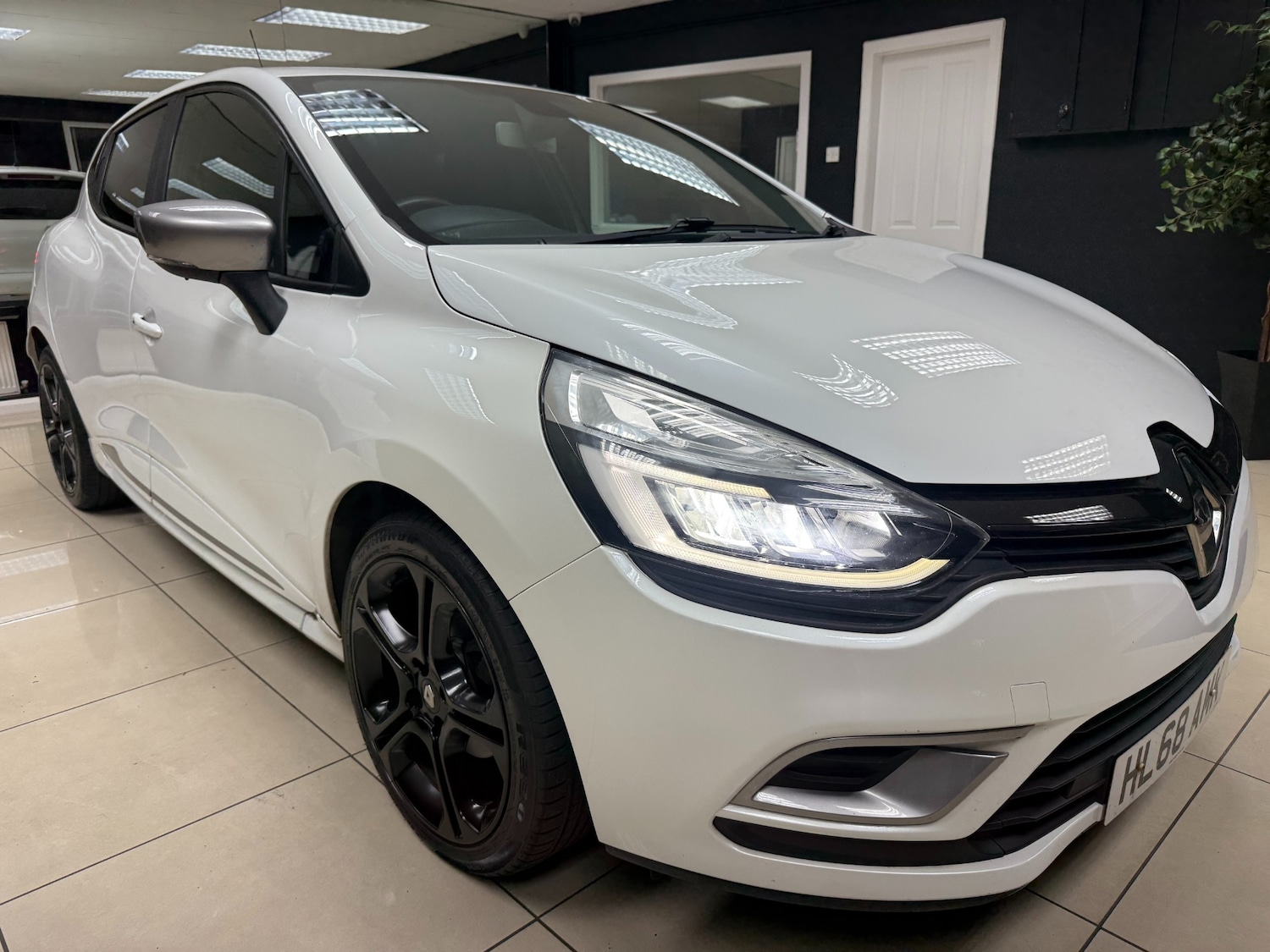 Used Renault Clio 2019 for sale - 76286789: Photo 1