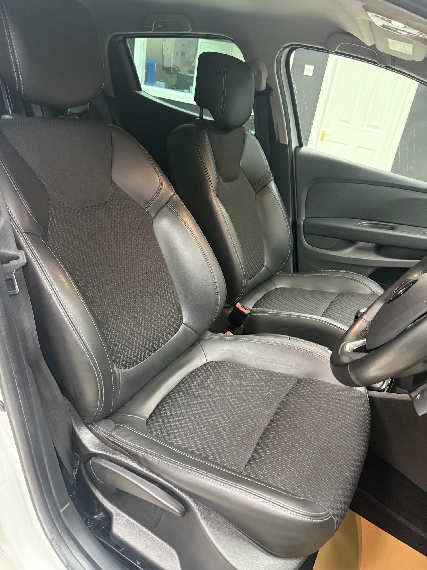 Used Renault Clio 2019 for sale - 76286789: Photo 11