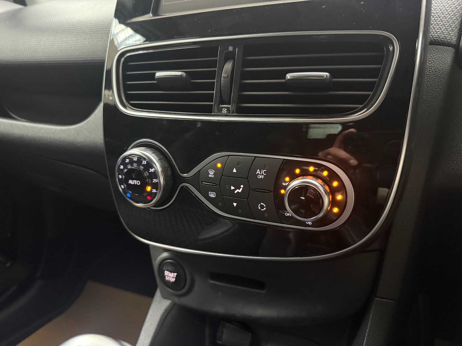 Used Renault Clio 2019 for sale - 76286789: Photo 16