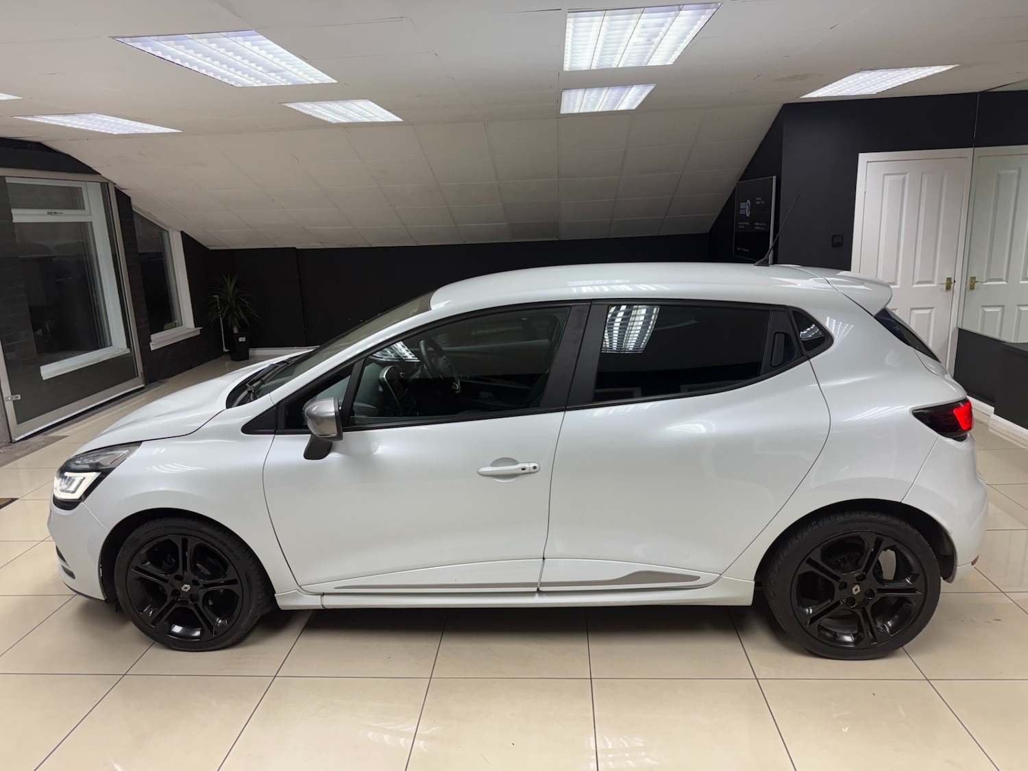Used Renault Clio 2019 for sale - 76286789: Photo 4