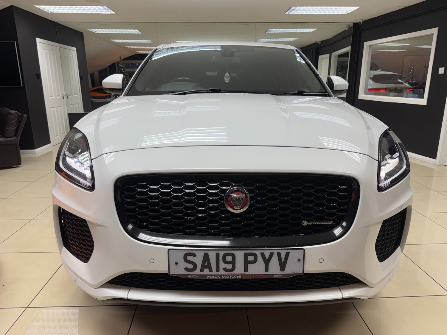 Used Jaguar E-Pace 2019 for sale - 76935374: Photo 2