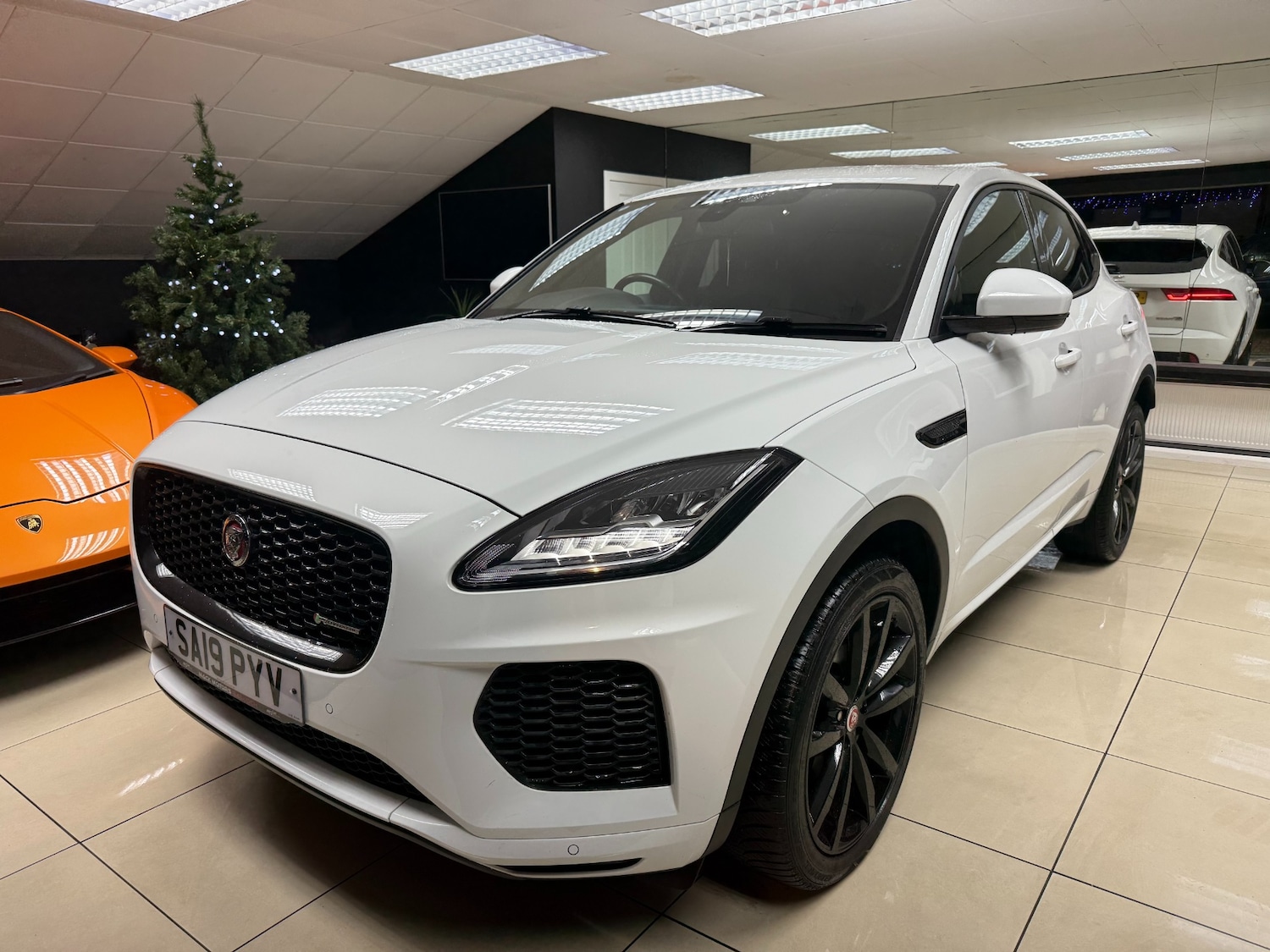 Used Jaguar E-Pace 2019 for sale - 76935374: Photo 3