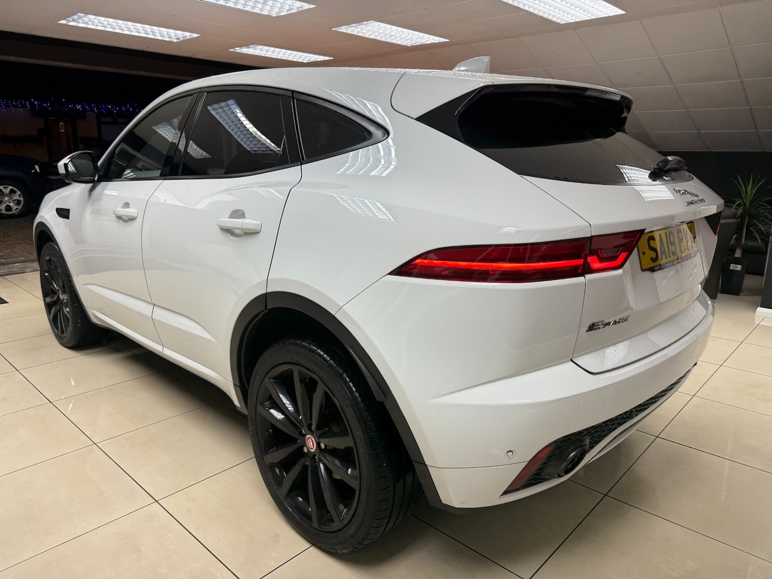 Used Jaguar E-Pace 2019 for sale - 76935374: Photo 6