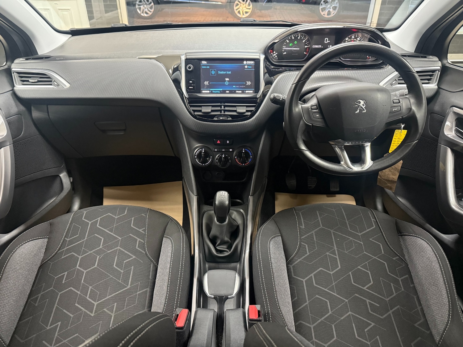 Used Peugeot 2008 2017 for sale - 76368406: Photo 9