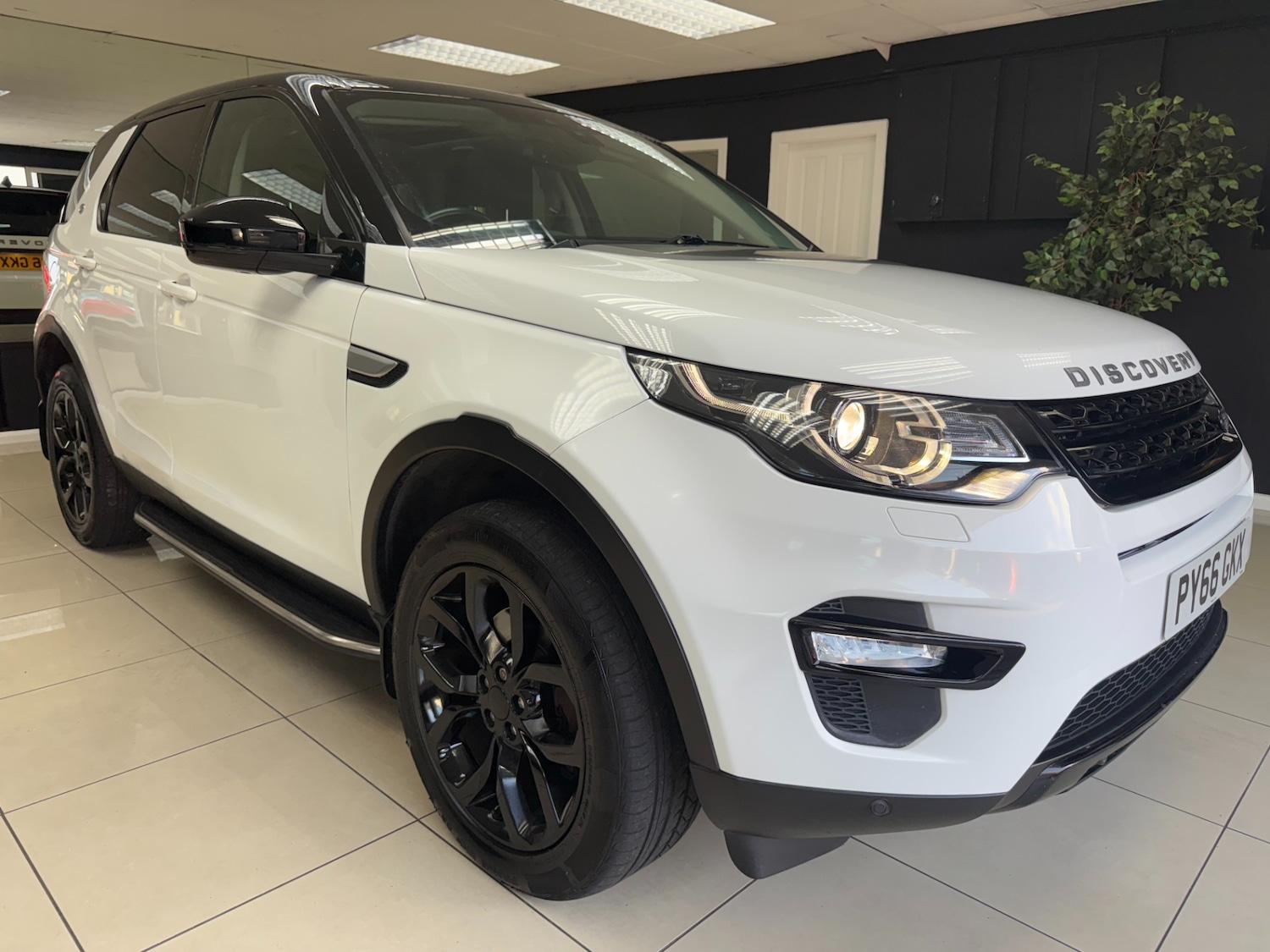 Used Land Rover Discovery Sport 2017 for sale - 76611661: Photo 1