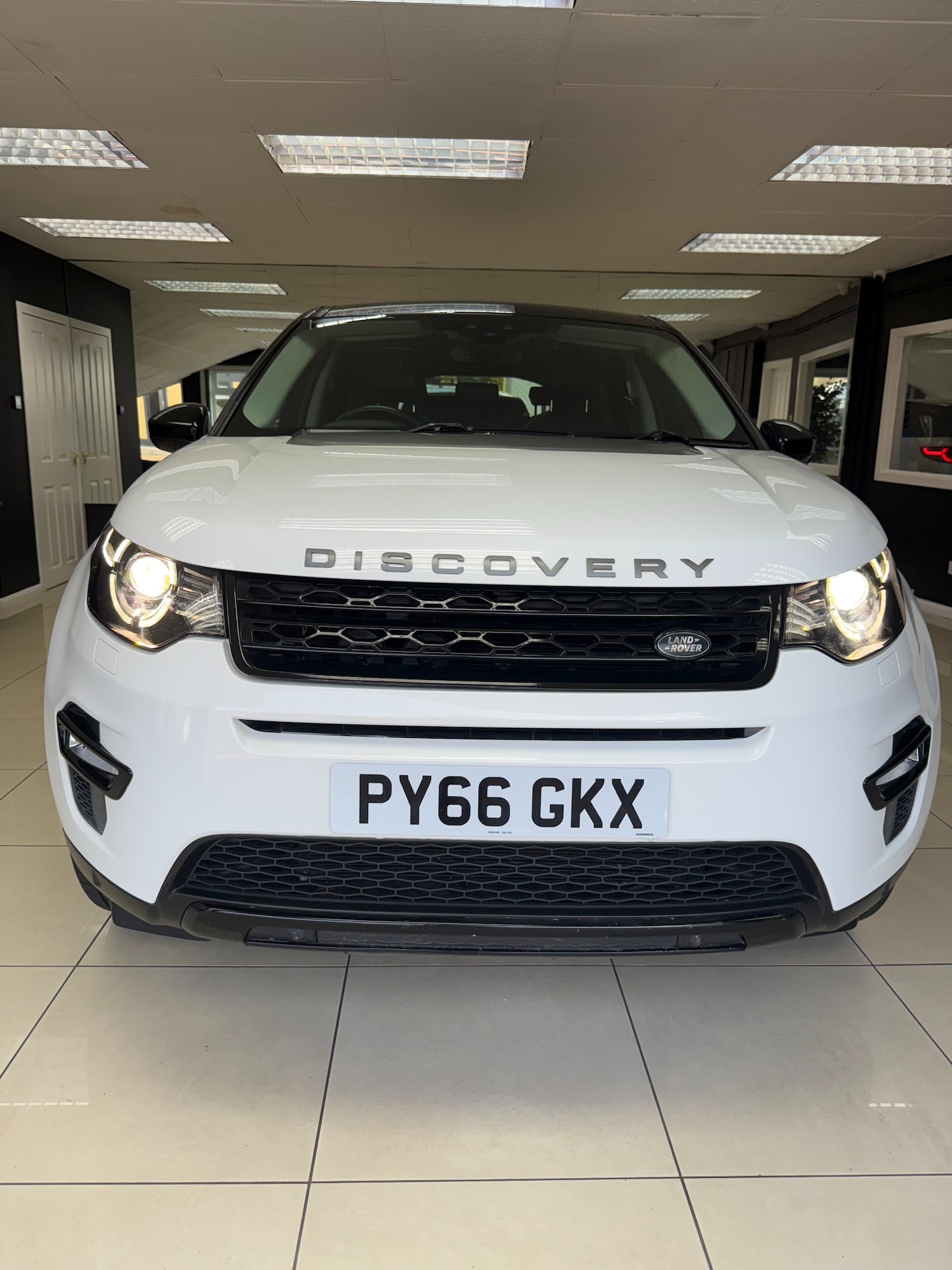 Used Land Rover Discovery Sport 2017 for sale - 76611661: Photo 2