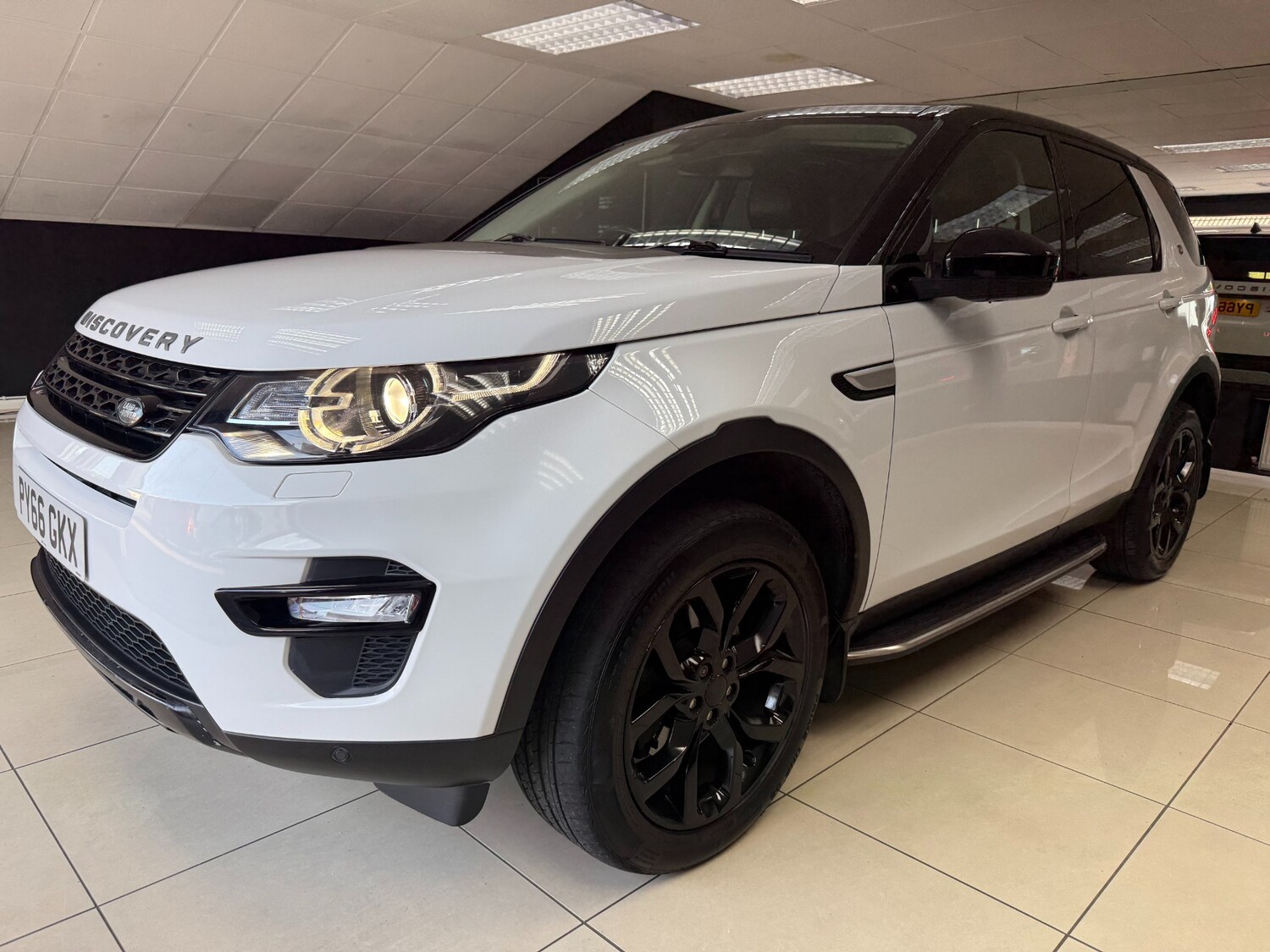 Used Land Rover Discovery Sport 2017 for sale - 76611661: Photo 3